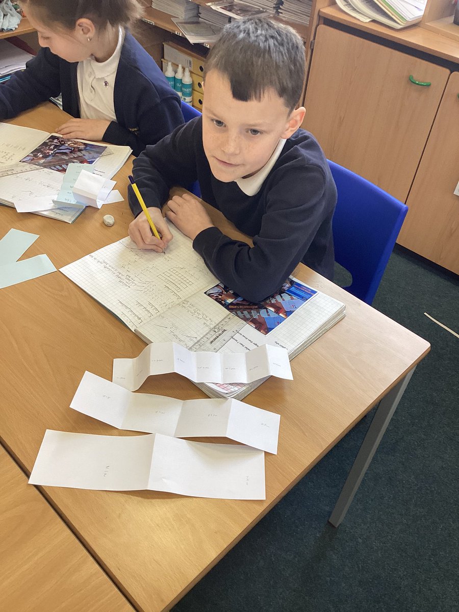 EgremontY3and4's tweet photo. Equivalent fraction time #stemsentences #magicstrips https://t.co/NDM7TVjRbr