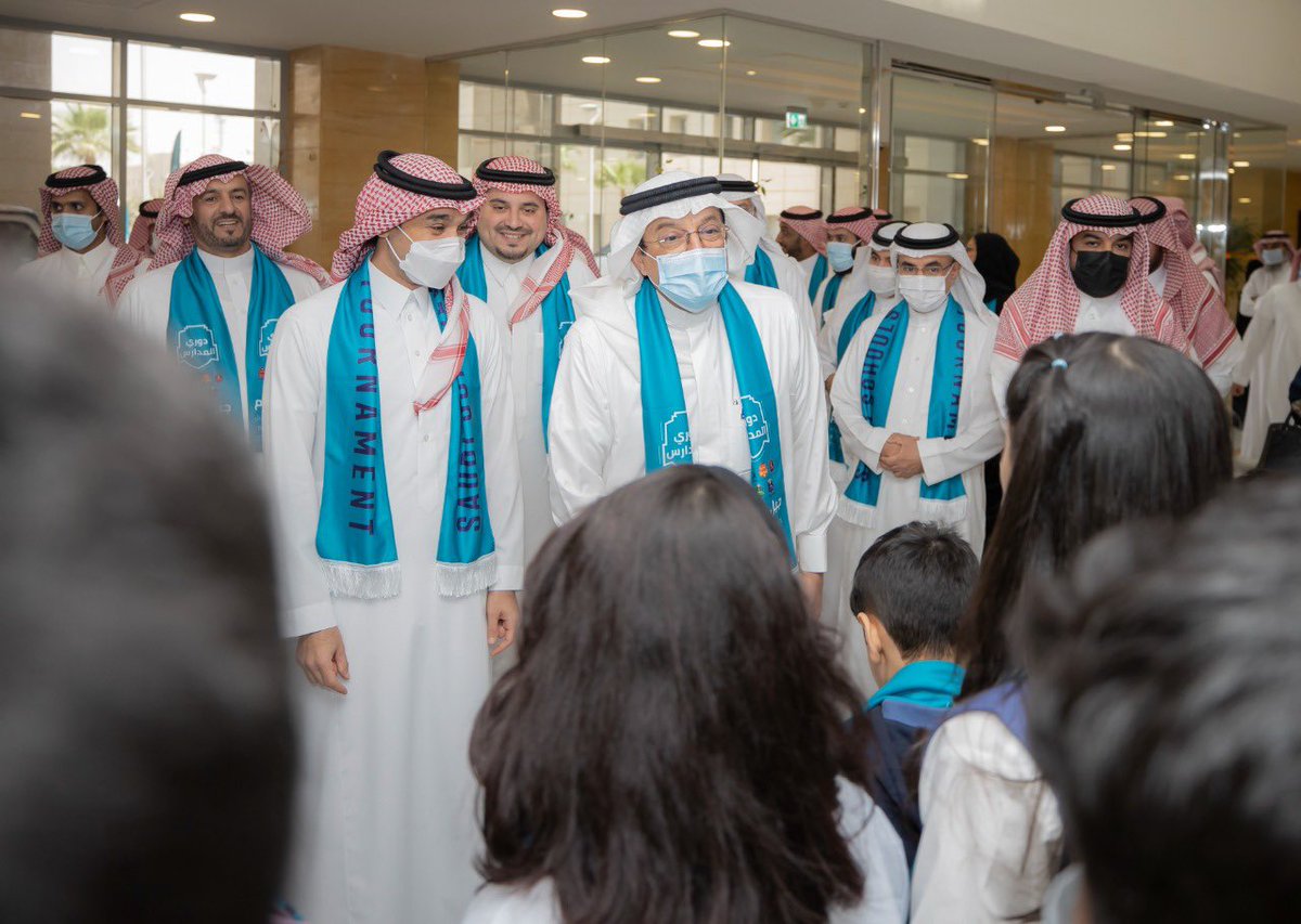 moe_gov_sa's tweet photo. سمو وزير الرياضة ومعالي وزير التعليم يدشنان النسخة الثالثة من #دوري_المدارس 2022م، بإضافة 6 ألعاب رياضية جديدة مع كرة القدم.
https://t.co/Oxaq9PVBQ3 https://t.co/rnzaVzKTKi