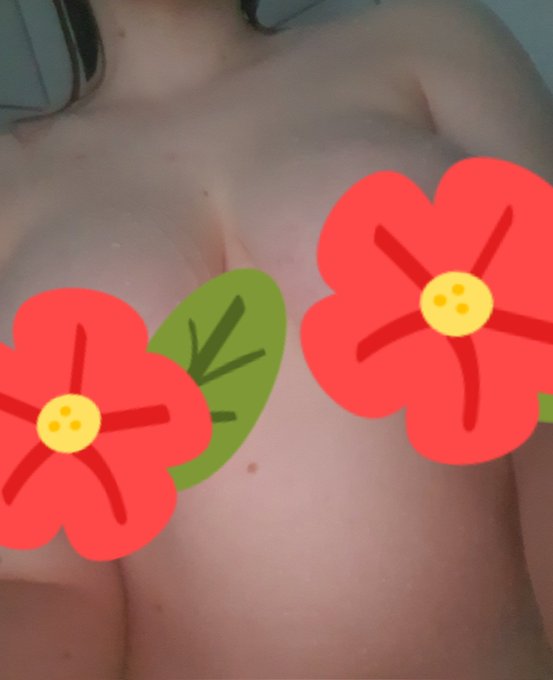 Taking a warm shower 😊 #onlyfans #OF #sellingcontent #horny #boobs https://t.co/h6yMUDOHza
