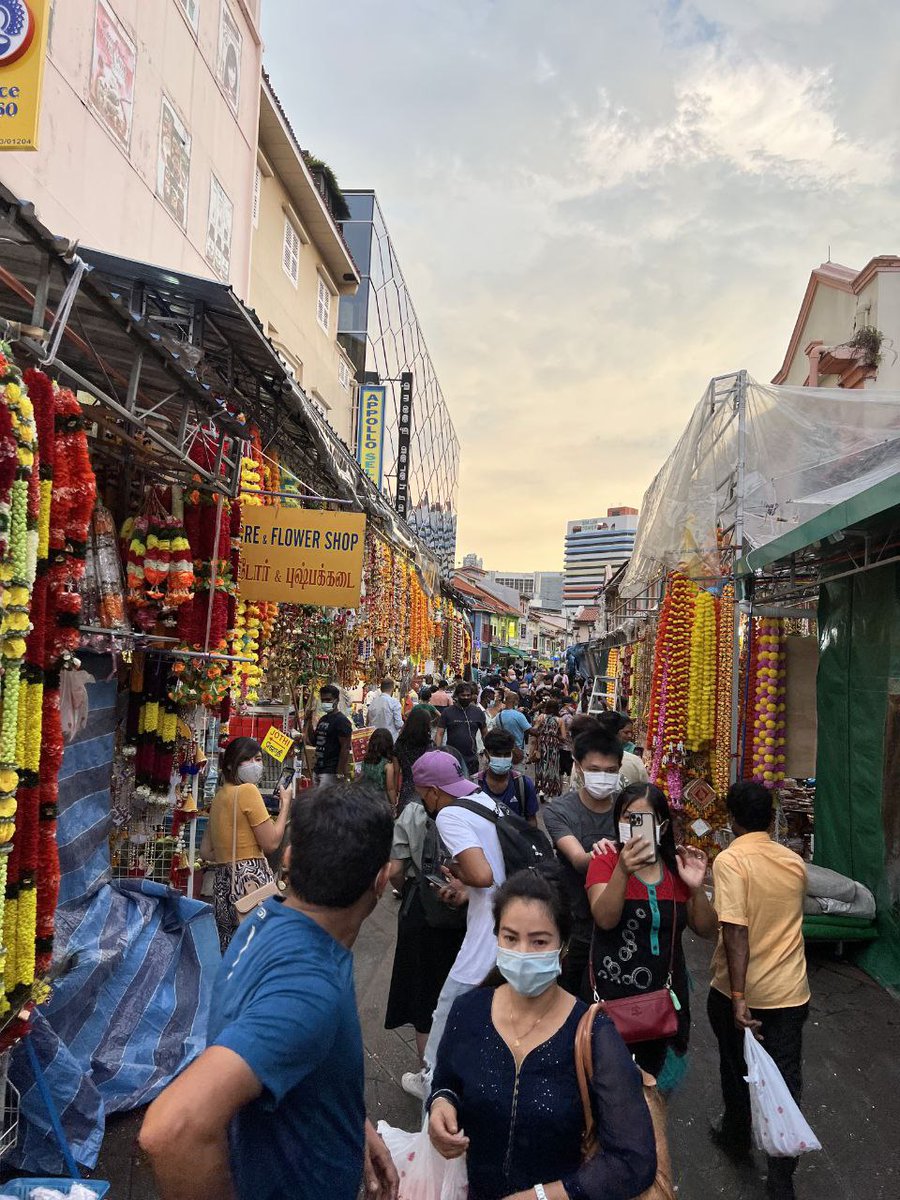 KendrickMccray4's tweet photo. singapore indian street https://t.co/KrA7YILCez