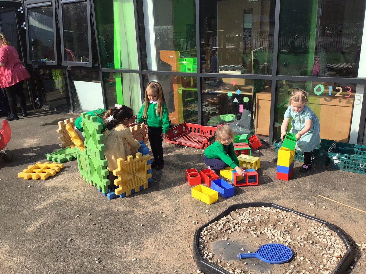WoodheadPrimary's tweet photo. Lots of fun in the sun today for our nursery children😎🌞 We have been getting active and using our bodies to run, climb and build in the garden.
#SLCEarlyyears #activity #healthpromoting https://t.co/16nyzJILqr
