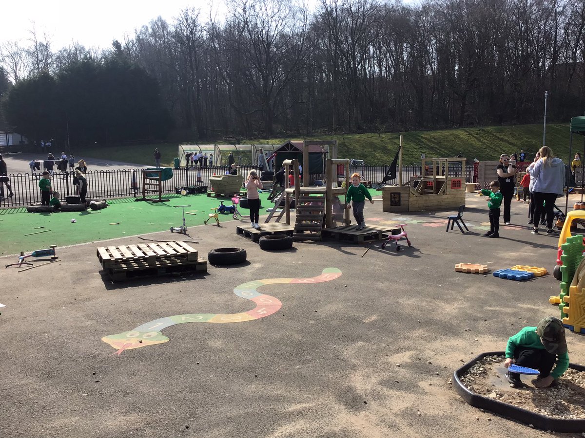 WoodheadPrimary's tweet photo. Lots of fun in the sun today for our nursery children😎🌞 We have been getting active and using our bodies to run, climb and build in the garden.
#SLCEarlyyears #activity #healthpromoting https://t.co/16nyzJILqr