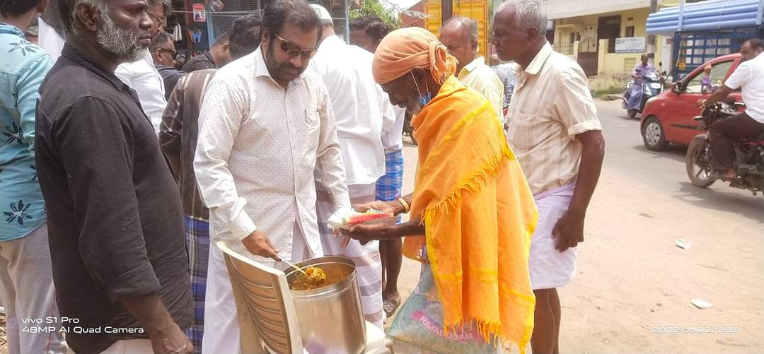 tmmkhqofficial's tweet photo. கடலூர் வடக்கு மாவட்டம் மனிதநேய மக்கள் கட்சியின் 14 ஆம் ஆண்டு துவக்கத்தை முன்னிட்டு நெல்லிக்குப்பம் நகர 8 வது வார்டில் மமக கொடி ஏற்றுதல்
மற்றும் தர்பூசணி பழம் மற்றும் மோர் பொது மக்களுக்கு வினியோகம் செய்யப்பட்டது.

#mmk14 #மமக https://t.co/9ch7OWWjTa