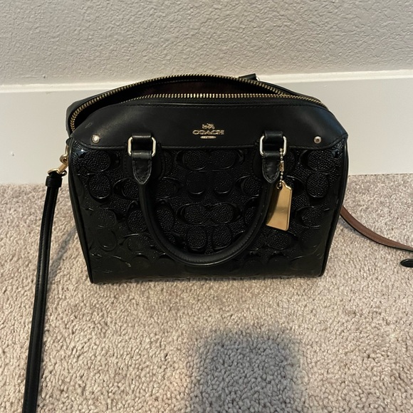 queenwillstar's tweet photo. So good I had to share! Check out all the items I'm loving on @Poshmarkapp #poshmark #fashion #style #shopmycloset #costco #coolmaker #coach: https://t.co/NHkcRUzxqu https://t.co/WrZ6SuSfak
