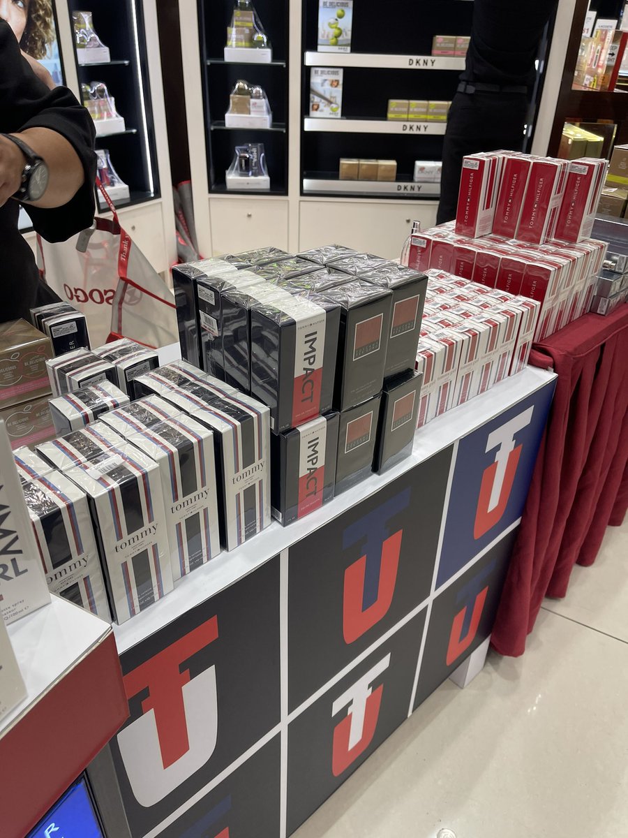 PsPerfumeMurah's tweet photo. #SogoSALE UP TO 60% 
kau ghaserrr ? 😭

aku sendiri yg nangis tepi meja tu, sebab semua pun nakkkk! 

https://t.co/jIxePkLJcj https://t.co/bKInUDzNvN