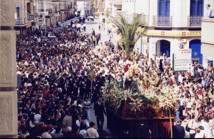 PasiondeLinares's tweet photo. ✝️ Hoy se cumplen 25 años de nuestra primera #SemanaSanta.

🎶 Aquel 1997...

@borrilinares | #DomingoDeRamos
@cautivo_martos | #MartesSanto
@Rescate_Baeza | #JuevesSanto
@Nazareno_Motril | #JuevesSanto
@VeraCruzSetenil | #ViernesSanto

#PasiónDeLinares
#25AñosDePasión https://t.co/ecIhq0nz5w