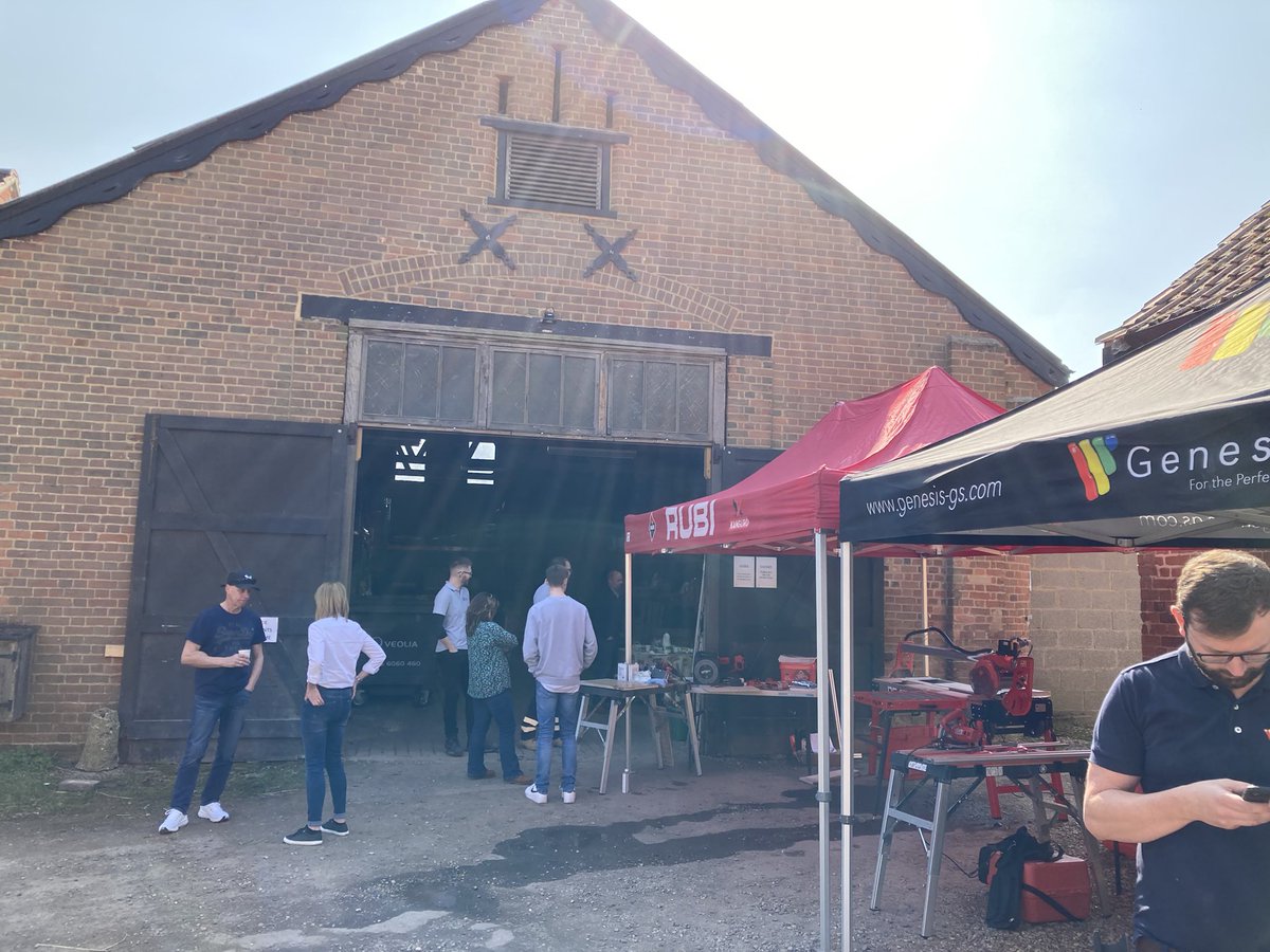 Tilemastersimon's tweet photo. It’s Hotting up here in more ways than one come and see us at Tims tiles Bishops Stortford ,we are here all day￼￼👍🏻 https://t.co/lBO9hS9LpT