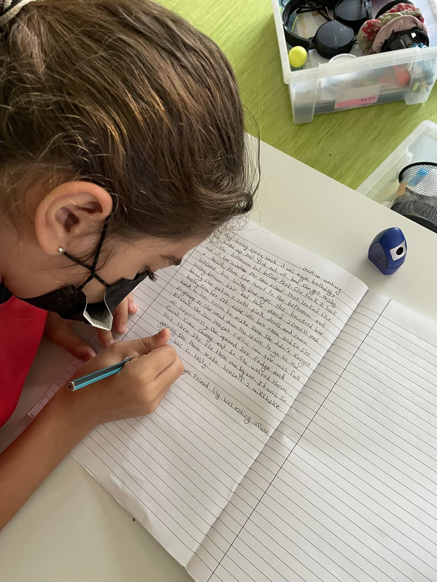 msriaz_'s tweet photo. This week, 4RR writers are stimulating their imagination by exploring walks of life outside of their own lives &amp; creating universes with imaginative characters &amp; settings! Can’t wait to share our stories with @k_ayoubhansen 🥳 #CreativeWritingWeek #leopardpride https://t.co/BudEAXMLte