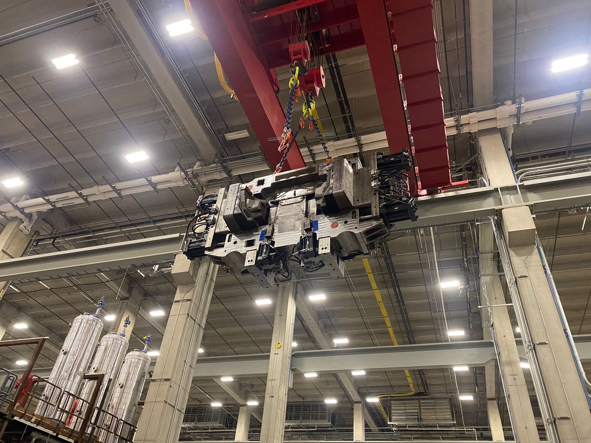 ArodmedMx's tweet photo. Front underbody. Tooling. #Doworkson. #WednesdayWorkDay. #Engineering 💯💯 https://t.co/4vlN0Dn6eA