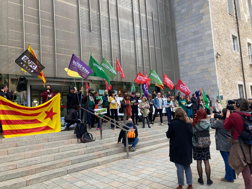 COSEducacio's tweet image. #llengua #fixesa #serveispublics #vagadocent #PublicaIEnCatala