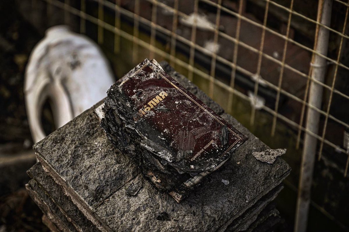 A house after being hit by grad in #Kyiv, Shevchenkivsky district, on March 23, 2022.
#Ukraine 
#UkraineRussianWar