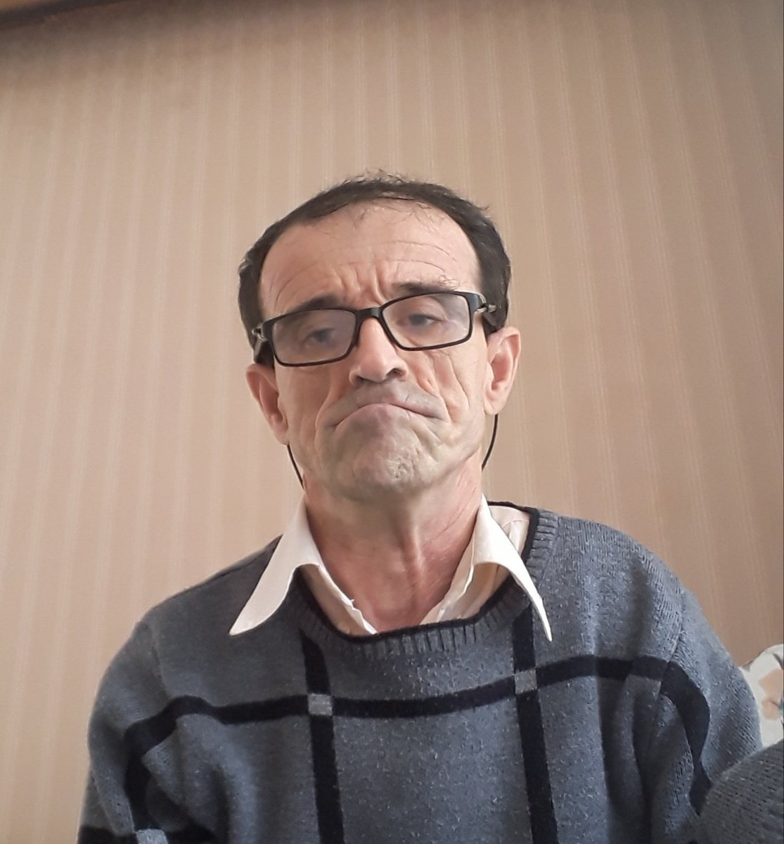 Bazen ciddiyetin altinďa samimiyet vardır