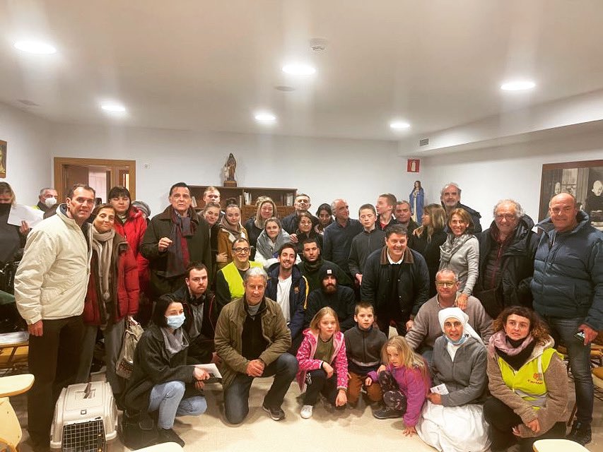 Agradecidos por haber participado en esta acción solidaria dirigida por socios y amigos del RCPB. 
Nuestro agradecimiento a las instituciones que han hecho posible esta expedición con entrega de 5 toneladas de ayuda humanitaria en Bratislava y recogida de refugiados en Polonia.
