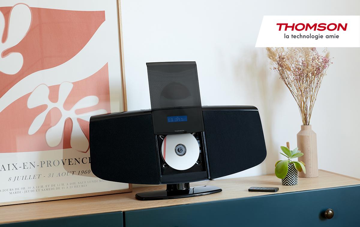 BigbenFrance's tweet photo. La micro-chaîne MIC400BT de @Thomson_FRA est un combo CD, Radio FM, Bluetooth, AUX-IN et charge USB. Ecoutez votre musique de votre canapé avec la télécommande. #microchaine #CD #enceintebluetooth - Dispo chez @Cdiscount https://t.co/8LQRAUI6rU https://t.co/RO3AtzMYGS