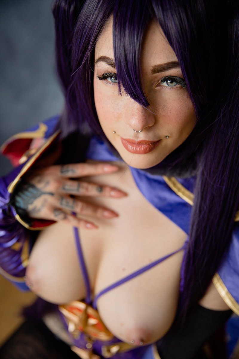 alerosebunny's tweet photo. Mona Magistris is comin’ here-> https://t.co/vpMV4IGej1 🔥🔥 #GenshinImpact #cosplay https://t.co/23Bx4a0cUv