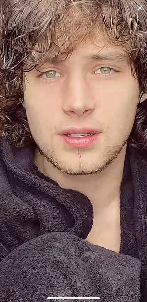 Wendy__1103's tweet photo. Happy hump day everyone! It’s #whoawednesday. I’m hoping @w_white18 comes out to play with us today🤞🏼 can anyone tell me how is he so perfect?!! Geez my heart 🥰🥰🥰🥵😍🤩❤️🔥❤️🔥❤️🔥❤️🔥 #BeNice #ggslovewillyum #whiteyynation #williamwhite #PositiveVibes https://t.co/9BTJ4wpCfZ