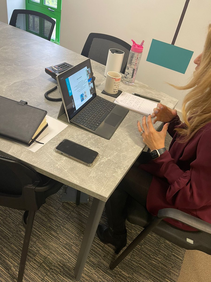 ladybosshr's tweet photo. A huge thank you to @LivUni and @SalmaRaheem6 for inviting me down to discuss the social media age in HR 

It was great talking to all the students on my old course and hearing a different perspective from Helen Turner who joined me as a guest in the lecture.
#HRmanagement #HR https://t.co/ZmfIkCZHMm