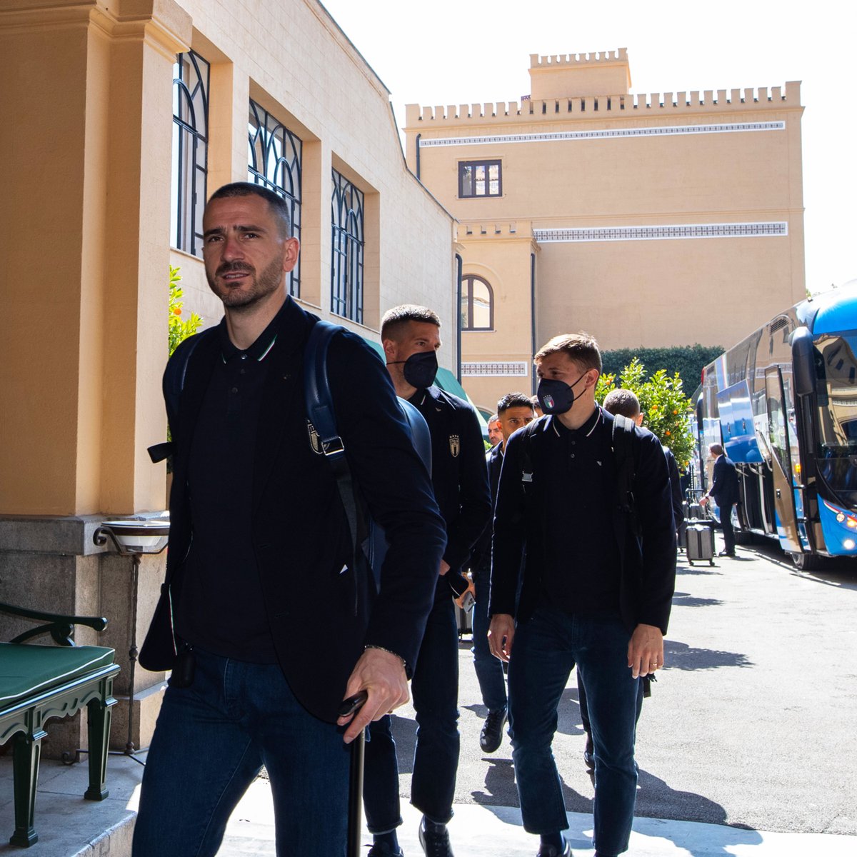 Azzurri's tweet photo. La #Nazionale 🇮🇹 è arrivata a #Palermo, dove domani sera (ore 20.45) affronterà la Macedonia del Nord 🇲🇰 nel play off #Mondiale

#ItaliaMacedoniaDelNord #Azzurri #VivoAzzurro https://t.co/DpD7vOmH6g