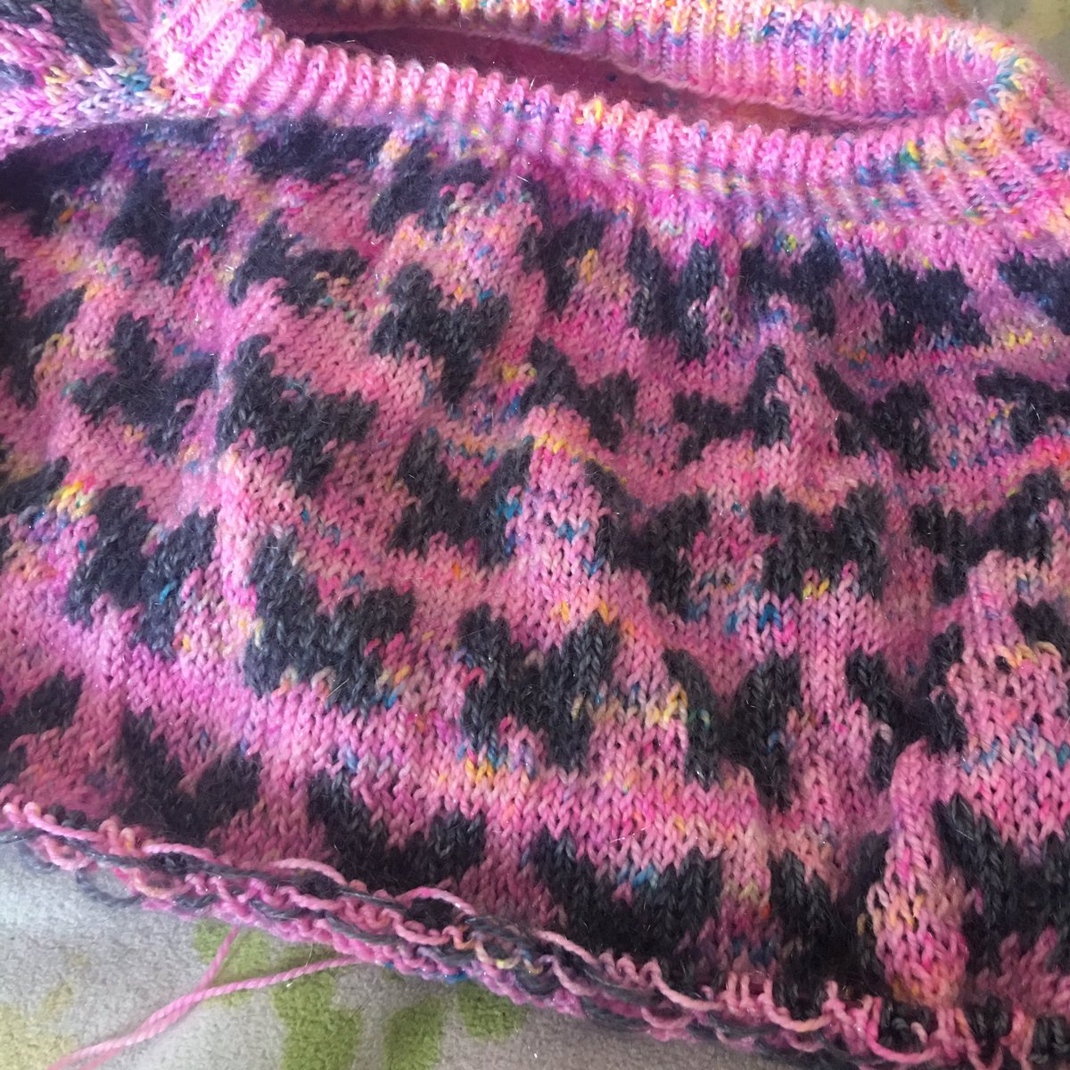 Making progress on my #HappyBluesSweater🦋 #TestKnit for @knitosophy for #WIPWednesdayOffRav & loving every stitch of it! The yarn I chose from #TheDiscreteUnicorn is just perfect & the mohair makes it light & airy 😁 

#OffRav #SizeInclusive #KnittingTwitter #SweaterKnitting 🦋