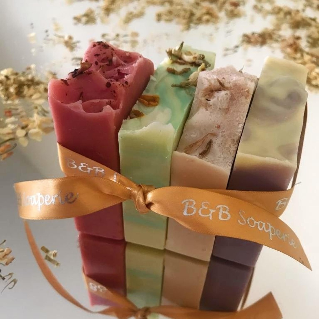 Bumbles Bundle '4 Slices wrapped with care' 🥰 🐝
#BandBSoap

#handmadesoaps #allnaturalproducts #handcraftedsoap #artisansoaps #soapartisan #gifts