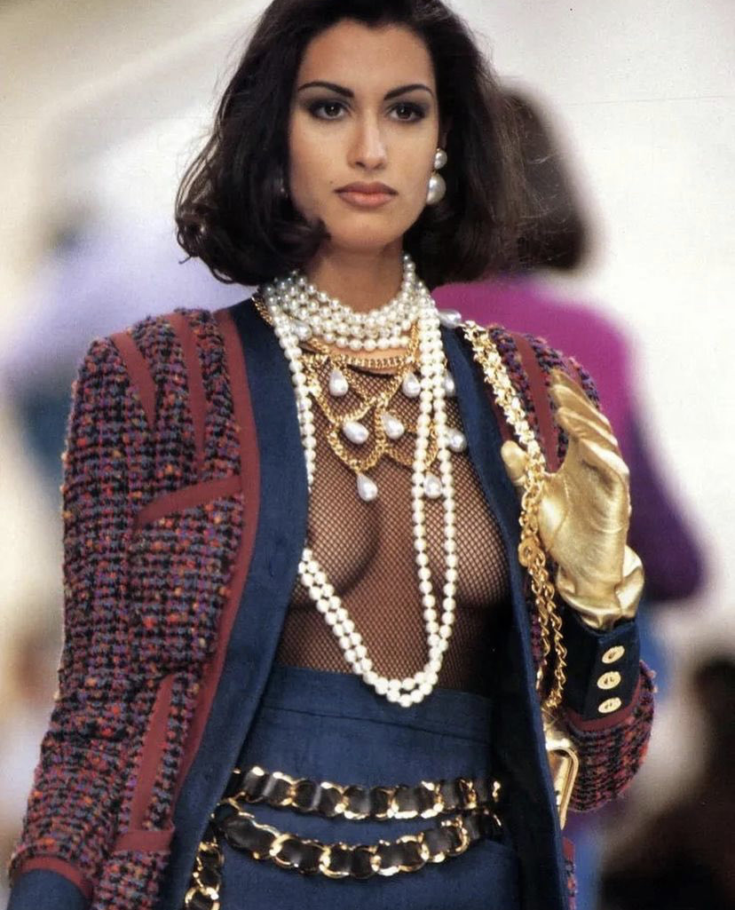 TheBlackGlinda's tweet photo. hoping to one day emulate this look of Yasmin Ghauri for Chanel ‘91 https://t.co/2IATIz7j6o