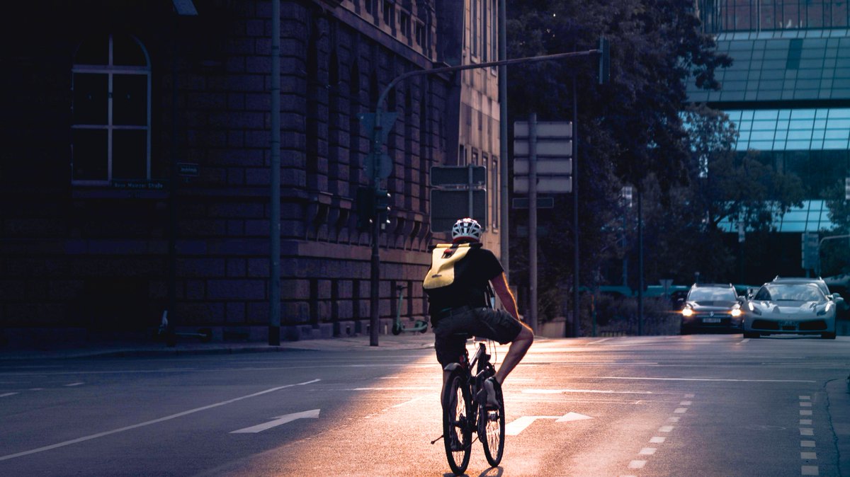 Der Nationale Radverkehrskongress &amp; die Eurobike 2023 finden erstmals und zeitgleich in Frankfurt am Main statt! "Mein Ziel beim #NRVK ist es, gezielt Lücken im Radwegenetz zu schließen und das Fahrrad besser mit den anderen Verkehrsträgern zu verknüpfen", so BM <a href="/Wissing/">Volker Wissing</a>. 🚲