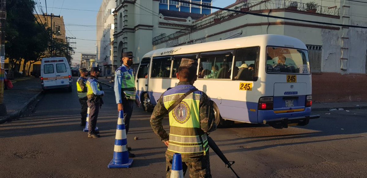 STNHonduras's tweet image. #STNinforma: La Fuerza de Seguridad del Transporte Urbano (#FSTU) realiza operativos en diferentes unidades de la capital
