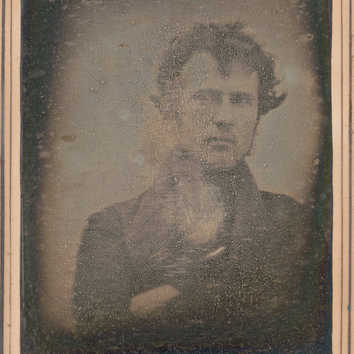 librarycongress's tweet photo. Also part of the #NotAnOstrich exhibit, the story behind what is thought to be the #FirstSelfie. It was taken by a young Philadelphian just weeks after Louis Daguerre introduced the daguerreotype method of photography to the world via the French Academy of Sciences in 1839. https://t.co/CdlAdyUGoX