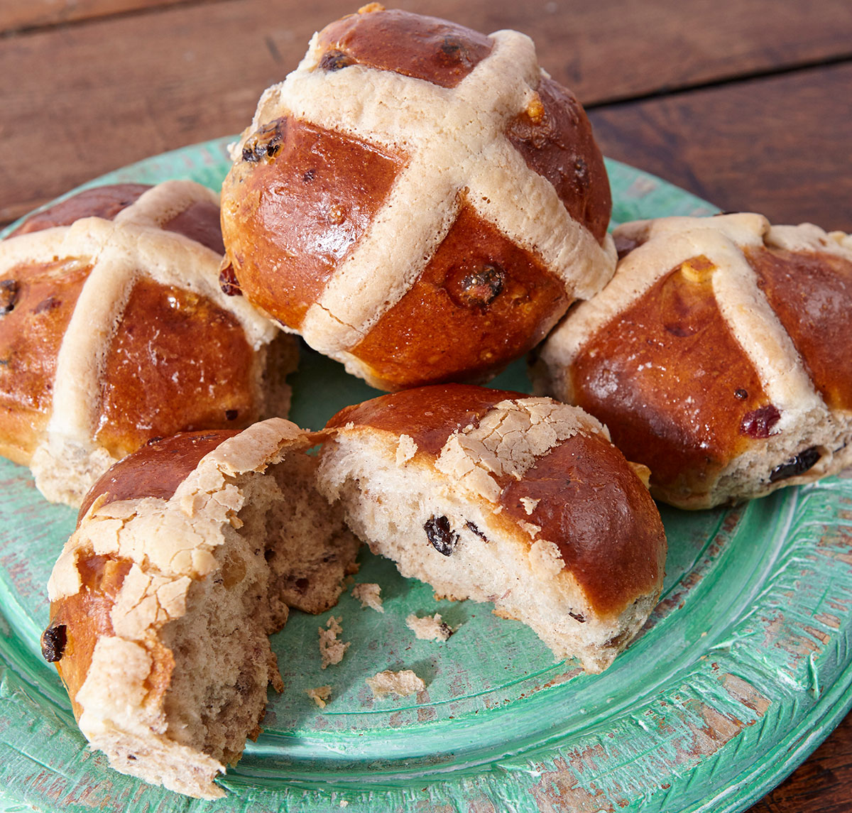 🎵 Hot cross buns. Hot cross buns. One a penny, two a penny. Hot cross buns. Delicious Hot Cross Buns with citrus peel, juicy sultanas and cranberries and a blend of spices. Now available at our Cornwall Road, Waterloo store! 🐥