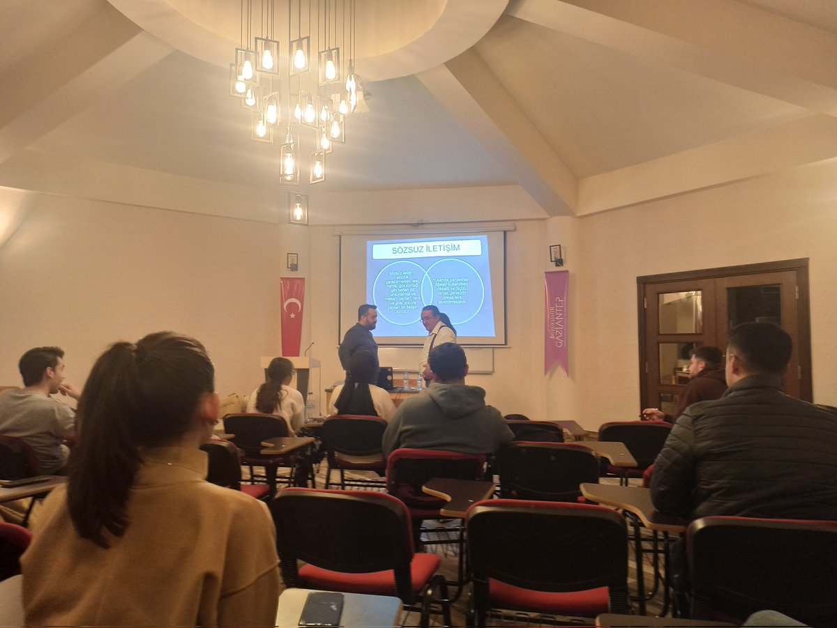 Ali İslam Bey ile gerçekleştirdiğimiz "İletişim ve Kişisel Gelişim" konulu çeşitli oyunlar da oynadığımız eğitimimizden kareler...✨ Gösterdiğiniz ilginiz için teşekkür eder, devam edeceğimiz diğer eğitim ve etkinliklerde sizleri yine aramızda görmek isteriz 💫