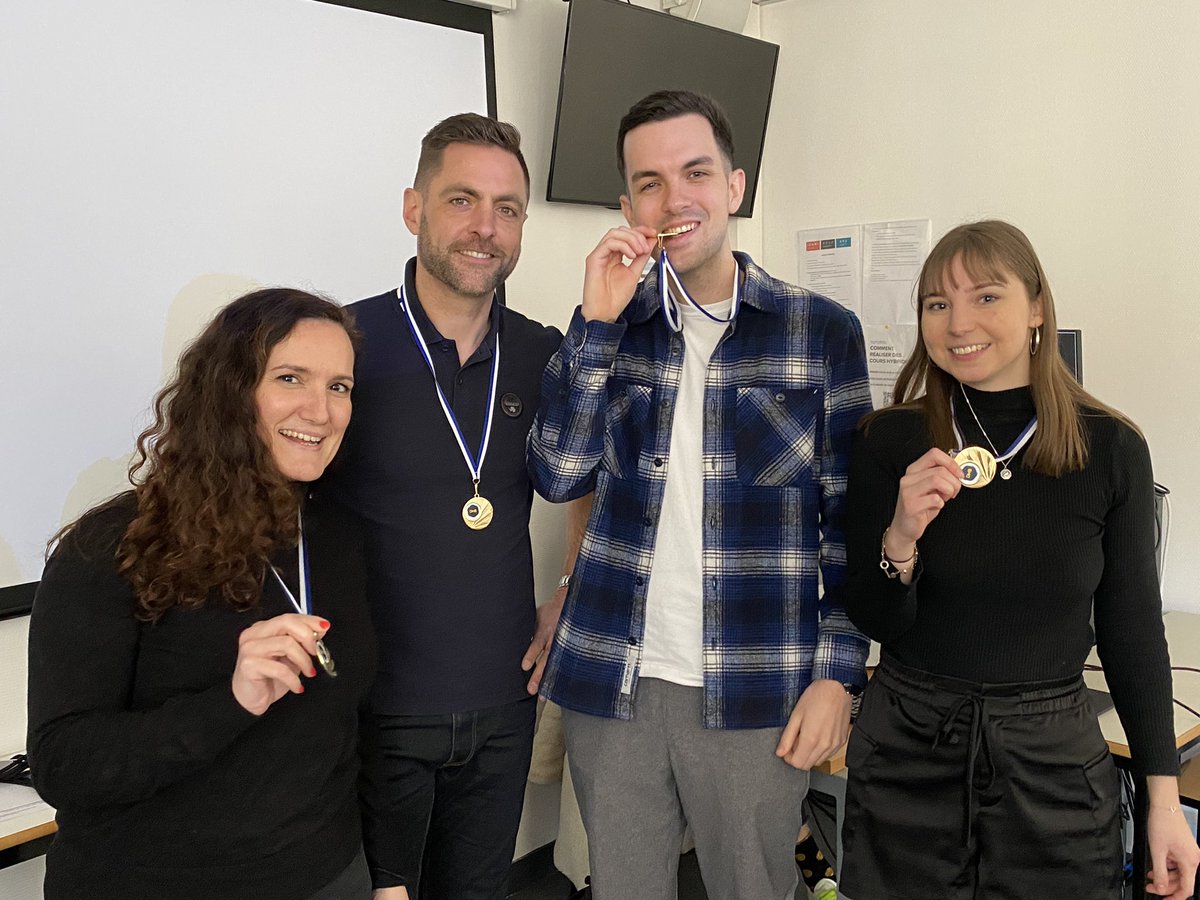 #GoGoGo #emotion suite des remises de médailles #efayot #mbadmb bravo à <a href="/myflash128m/">✨ Bertrand ROBERT</a> pour la catégorie #SocialMediaMaster  <a href="/MBADMB/">mbadmb</a> <a href="/EFAP_/">EFAP</a> <a href="/HUBInstitute/">HUB Institute</a>