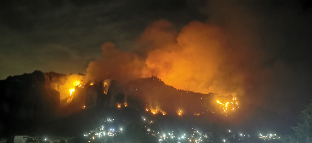 #MiercolesDeNostalgia Mi Tepoz se quema.
 Es triste ver esta imagen. 😥😢😭😭😭😭 <a href="/La99fm/">La 99 FM</a> <a href="/YODEBUENAS/">Miguel Barrientos Mx</a>