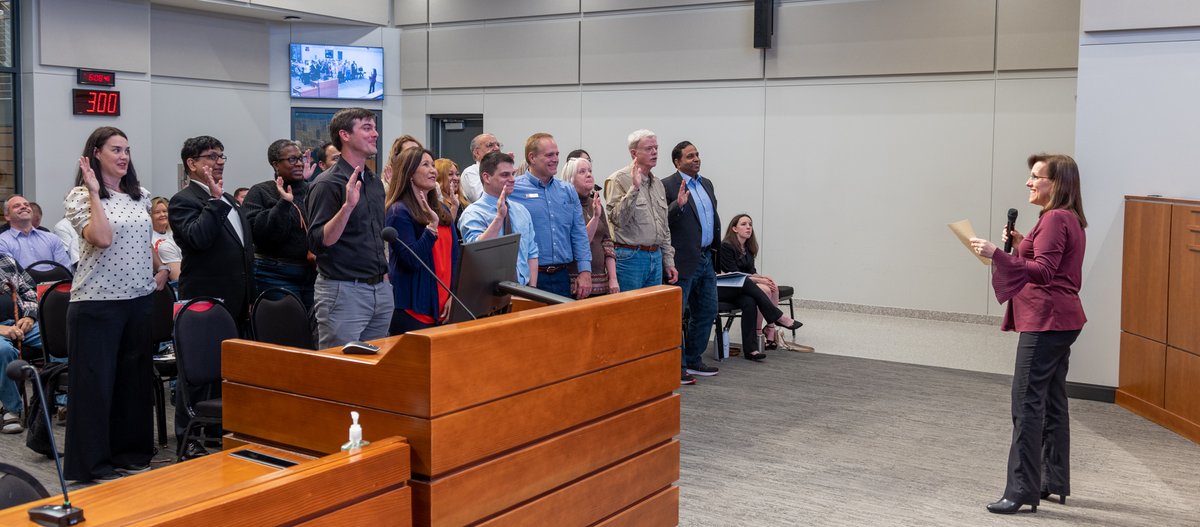 flower_mound's tweet image. During the March 21 Town Council meeting, we celebrated the graduation of the Flower Mound Citizens Academy Class of 2022! 🎓 The academy’s participants took a class pledge promising to be ambassadors of our Town. 

To learn more, please visit bit.ly/3qsnzoi.