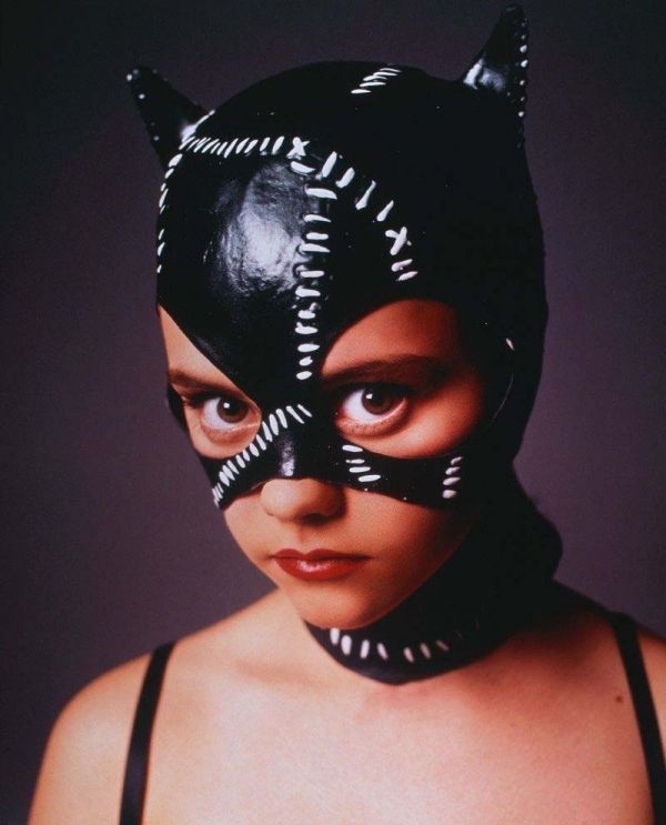 MajorIssuesCBC's tweet photo. Good Morning Cliquers! It's Wednesday so the latest ep of the #MajorIssuesPodcast is out now!
In the meantime check out these rare pictures of Christina Ricci in this Halloween photoshoot. She really could have killed a #Catwoman role.
π· by Peggy Sirota.
#SelinaKyle #DCComics https://t.co/52Ffj99h82