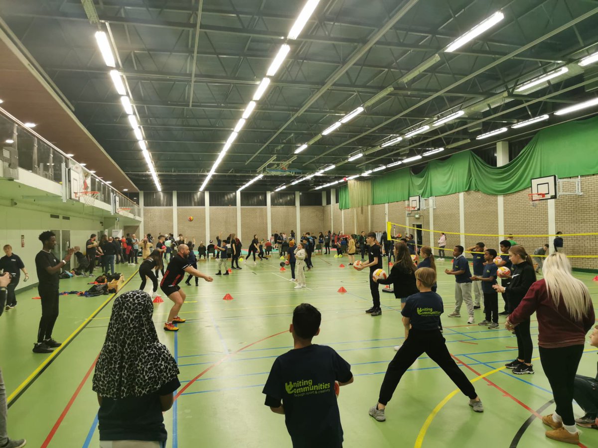 FergalsInsights's tweet photo. @CommunitiesNI 'Uniting Communities Through Sport and Creativity Programme' for South Belfast kicked off last night with Programme Lead @ToddsLeap. Young people building good relations through a range of activities #TBUC #unitingcommunities https://t.co/UFWYWMfyW5 https://t.co/j7gGPz4bCK