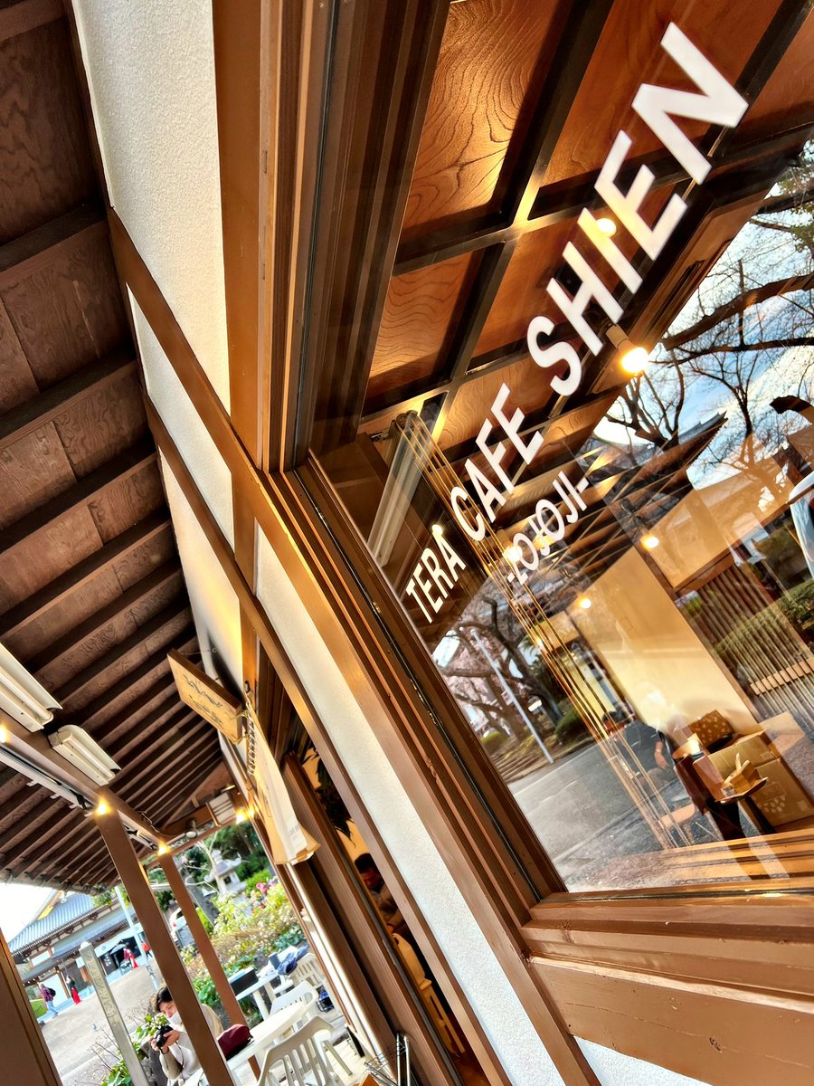 TERACAFESHIEN's tweet photo. 寺カフェ始めました。
増上寺の境内にあります。ご参拝の帰りに、ちょっとひとやすみいかがですか。まだちょっとだけ不慣れなスタッフ達でお迎えしますが、心地のいい時間と空間を心を込めて提供いたします！ https://t.co/2gVhTzijOW