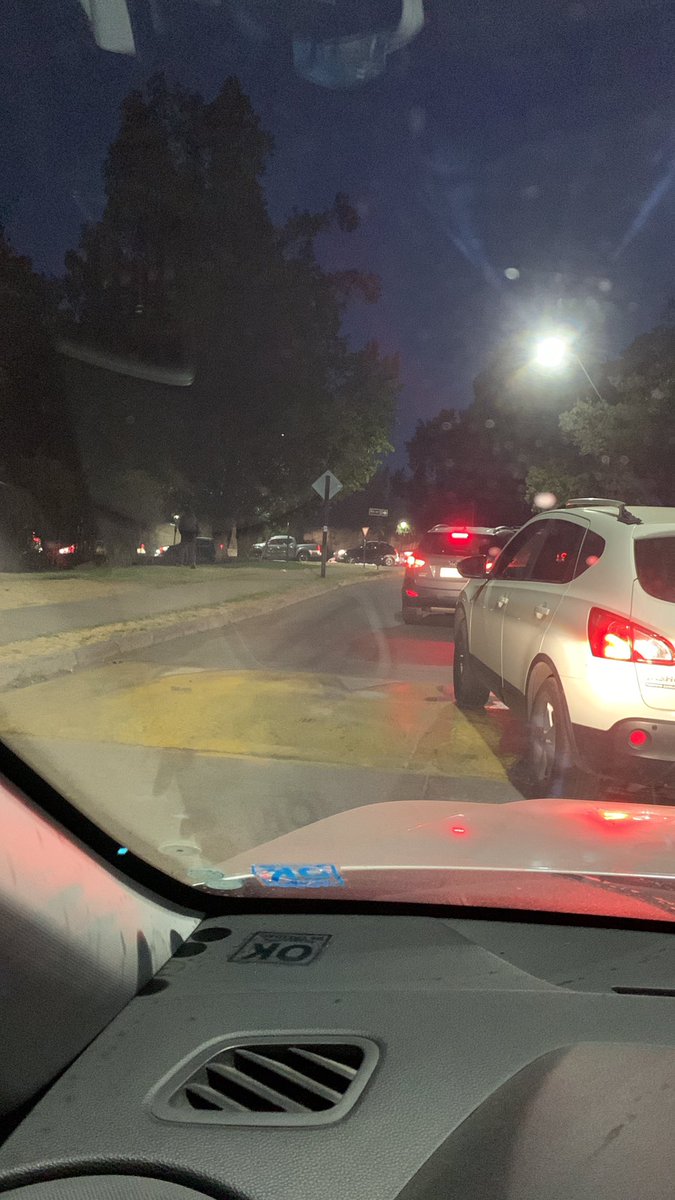 andreavaldiviat's tweet photo. @rodolfocarter #altomacul intersección macul alto con camino del convento es imposible acceder a macul alto a pesar de la demarcación de no bloquear cruce, los autos no dejan ingresar y tomar la única pista para doblar a  las perdices, hoy casi me chocan por tratar de meterme. https://t.co/TmPaGLOOmq