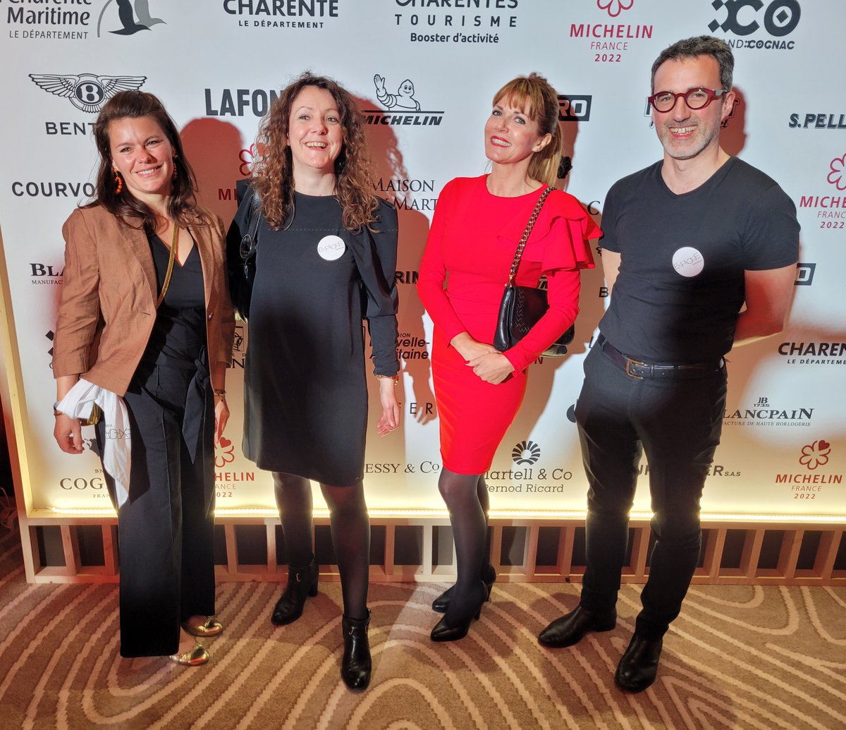 NA_Tourisme's tweet photo. Etoilés #Michelin Palmarès #2022👨🍳 | Le @guideMichelinFR a dévoilé hier son millésime 2022 depuis le territoire de #Cognac.
Félicitation aux 6 nouvelles tables étoilées de la Région @NvelleAquitaine
👉La liste complète https://t.co/6jq60spryQ https://t.co/MuMlWcmOJc