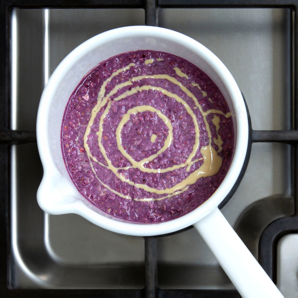 ⚡ Supercharge your morning porridge with a teaspoon or two of Haskapa Powder and a drizzle of tahini. ⚡

#haskapa #haskap #oatbowl #porridgelover #porridgebowl #oats #oatsome #breakfastbowl #porridgepassion #breakfastideas #breakfastinspo #bowlgoals #oatmealrecipe