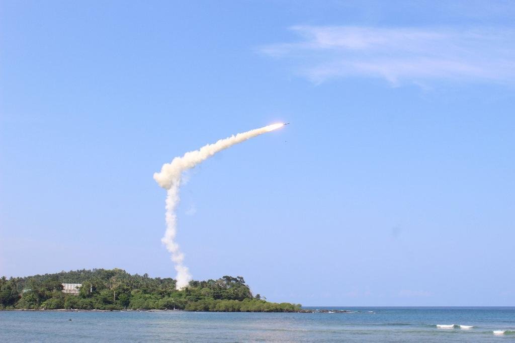ANI's tweet photo. India today successfully testfired surface to surface BrahMos supersonic cruise missile in Andaman &amp; Nicobar. Extended range missile hit its target with pinpoint accuracy: Defence officials https://t.co/Yz54DAyTxq