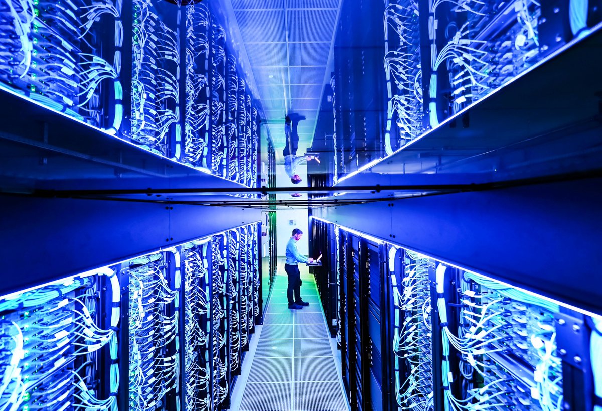 🥳 Wir gratulieren <a href="/UliDeck/">Uli Deck</a>! 🎉
🥇 Erster Platz in der Kategorie „Symbolbild“ bei den <a href="/dpa/">dpa</a>-Bildern des Jahres
📸 Motiv: Hochleistungsrechner Karlsruhe "HoreKa" (19.7.2021) #dpaBilder2021