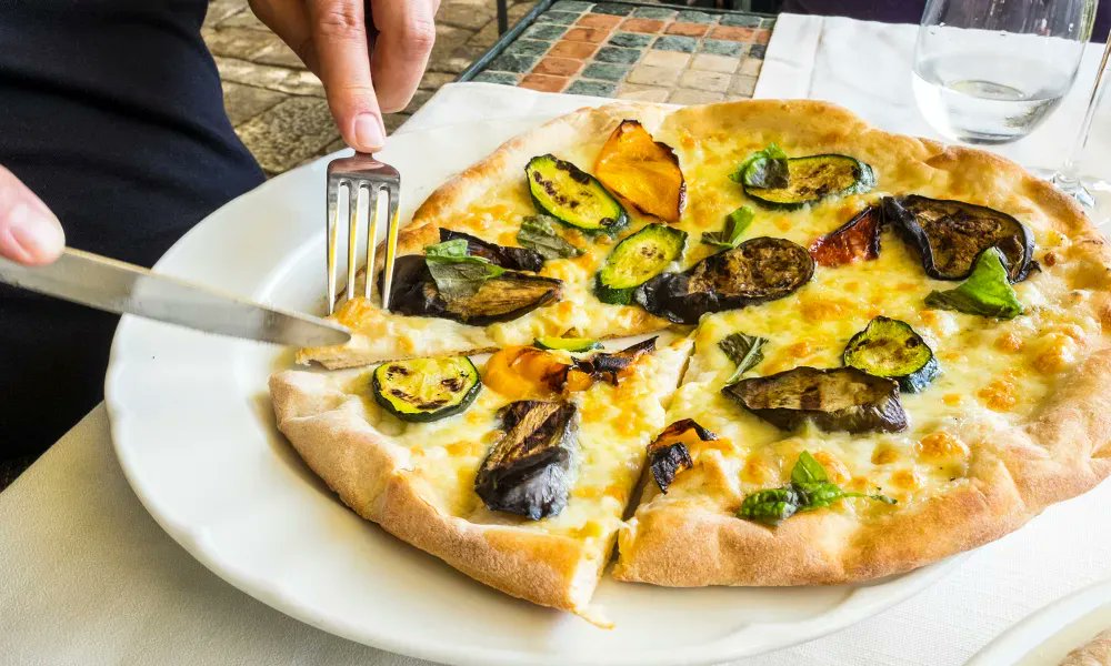 Get ready for warmer spring weather to boost business. Switch up and optimize your outdoor space, create a seasonal menu with fresh ingredients and eliminate excess food costs. Learn more here: buff.ly/36kuIA0