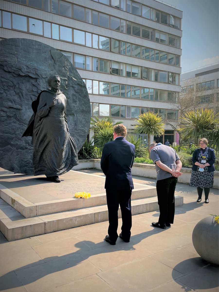 GSTTnhs's tweet image. On today's #DayOfReflection we remember those who lost their life, those who are grieving and those whose lives have been changed by #COVID19.

We laid floral tributes at our hospitals also in thanks to all our staff for their tireless and heartfelt care for our patients.