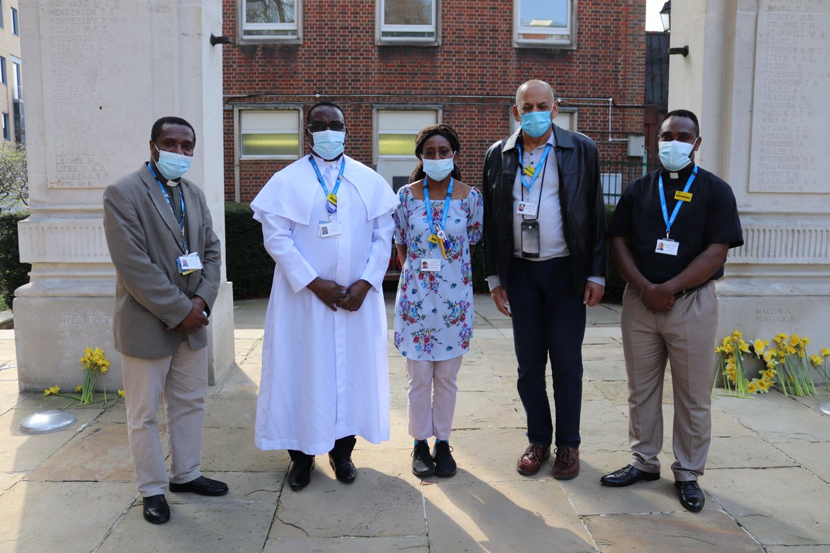 GSTTnhs's tweet image. On today's #DayOfReflection we remember those who lost their life, those who are grieving and those whose lives have been changed by #COVID19.

We laid floral tributes at our hospitals also in thanks to all our staff for their tireless and heartfelt care for our patients.