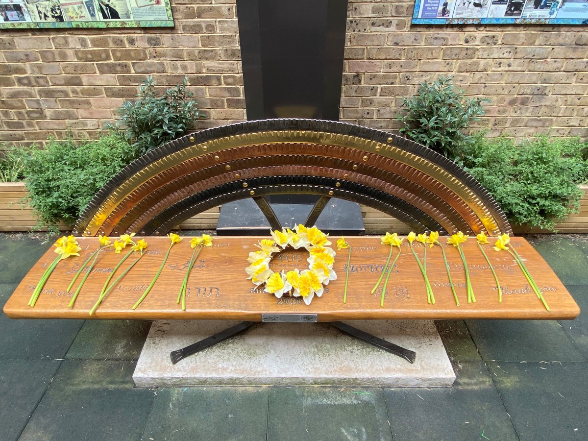 GSTTnhs's tweet image. On today's #DayOfReflection we remember those who lost their life, those who are grieving and those whose lives have been changed by #COVID19.

We laid floral tributes at our hospitals also in thanks to all our staff for their tireless and heartfelt care for our patients.