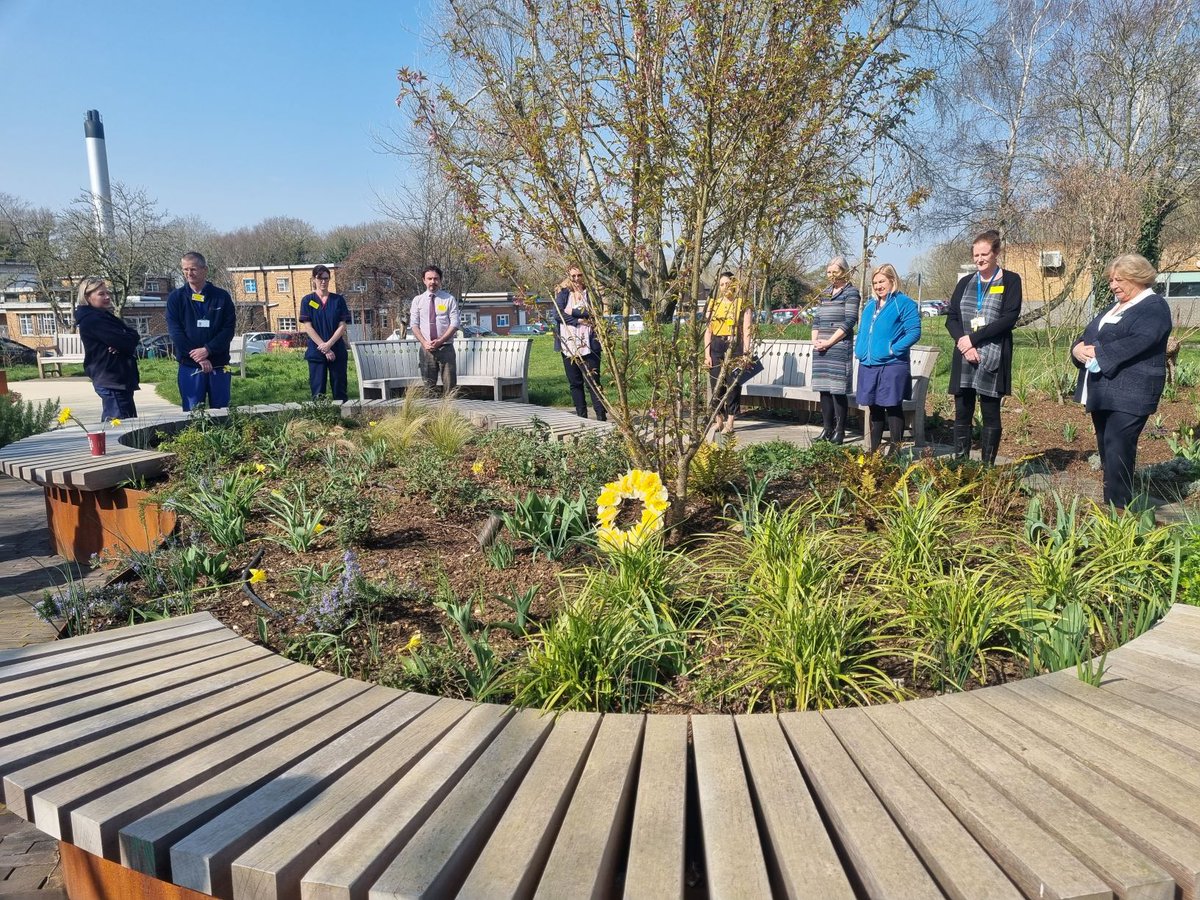 GSTTnhs's tweet image. On today's #DayOfReflection we remember those who lost their life, those who are grieving and those whose lives have been changed by #COVID19.

We laid floral tributes at our hospitals also in thanks to all our staff for their tireless and heartfelt care for our patients.