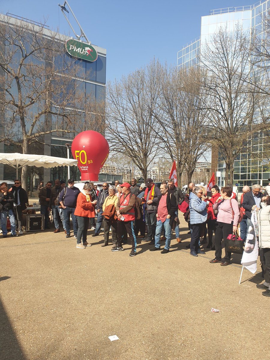 IdoudiRoxane's tweet photo. @URIFF0 @force_ouvriere @YVeyrier @SouillotFo Droit à un service public de qualité, acces au soin pour tous...Non à la fermeture d'hopitaux !
Pour l'augmentation du point d'indice et du smic
Retraite à 60 ans https://t.co/EerXIGo2gm