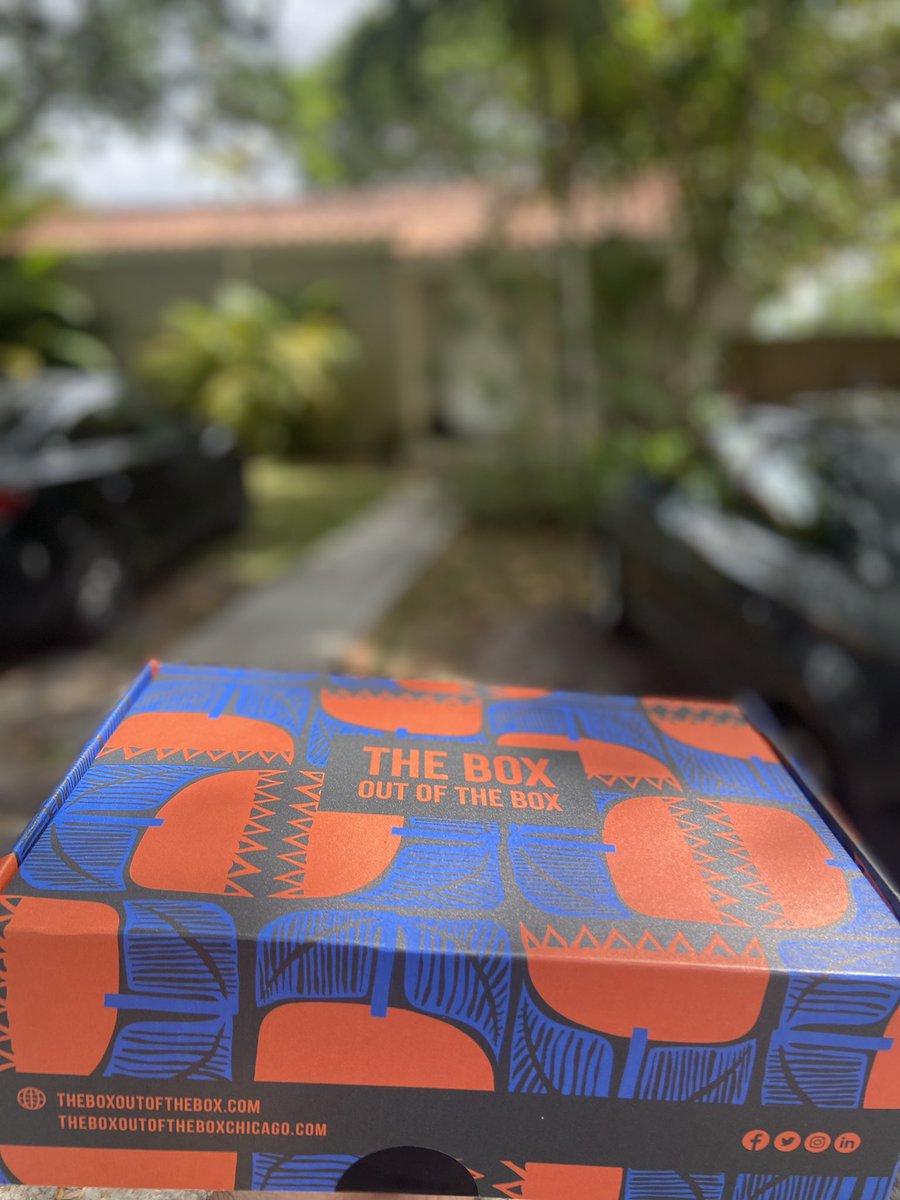 TBoxOutOfTheBox's tweet image. Custom Gift Baskets from Miami. Delivery all over the country. Charcuterie, flowers, gourmet, and more #gift surprise families and friends with a gift basket in a box
