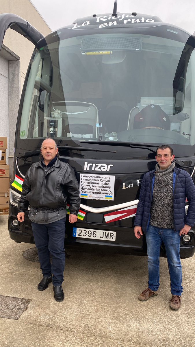 Nuestro autobús ya llegó a Polonia para entregar material de primera necesidad a los refugiados ucranianos.

2.560 km por una causa justa.

#GoDUX