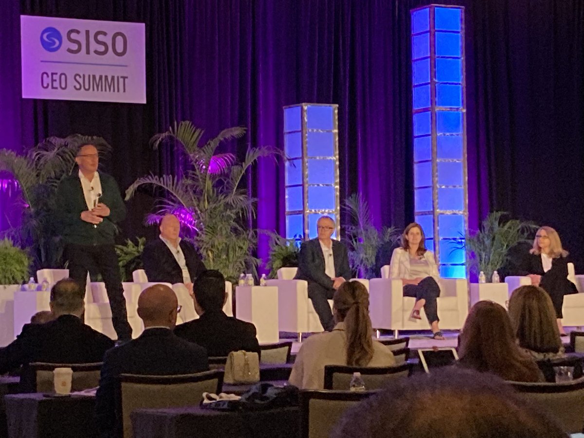 stephselesnick's tweet photo. Good morning #SisoOrg! The always entertaining Simon Kimble leading a panel of small biz leaders on growth strategies. #tradeshows https://t.co/xBrniGAkhS